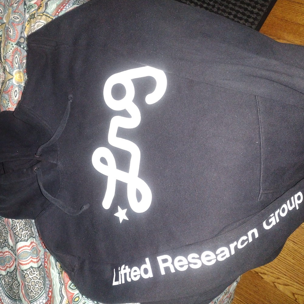 Lrg Black Sweater with Textured Fabric and Logo Design